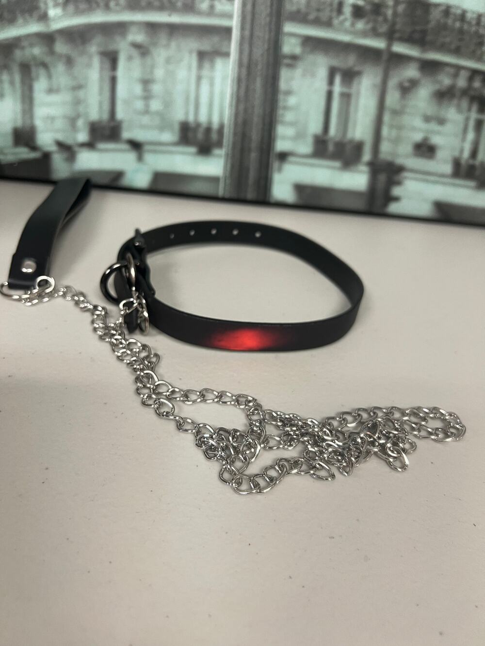 Heat-Sensitive Thermochromic Leather Choker with Leash
